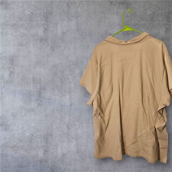 Womens White Stage Plus Size Short Sleeve Button Down Blouse -- ITEM #3397 - Picture 3 of 3